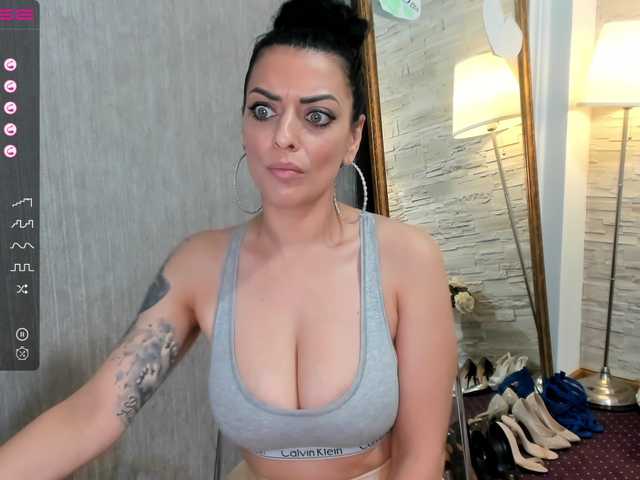 तस्वीरें ElisaBaxter Hot MILF!!Ready for some fun ? @lush ! ! Make me WET with your TIPS !#brunette #milf #bigtits #bigass #squirt #cumshow #mommy @lovense #mommy #teen #greeneyes #DP #mom